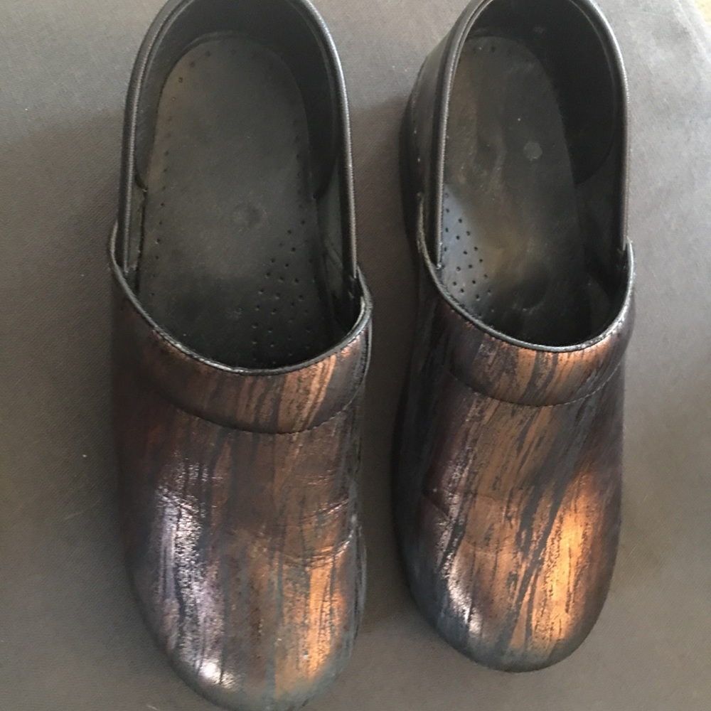Dansko shoes. RARE copper color.  Size 9 / 39.